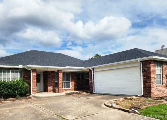 Property at 9423 S 88th Ave E, Tulsa, OK 74133, 3 beds, 2 baths