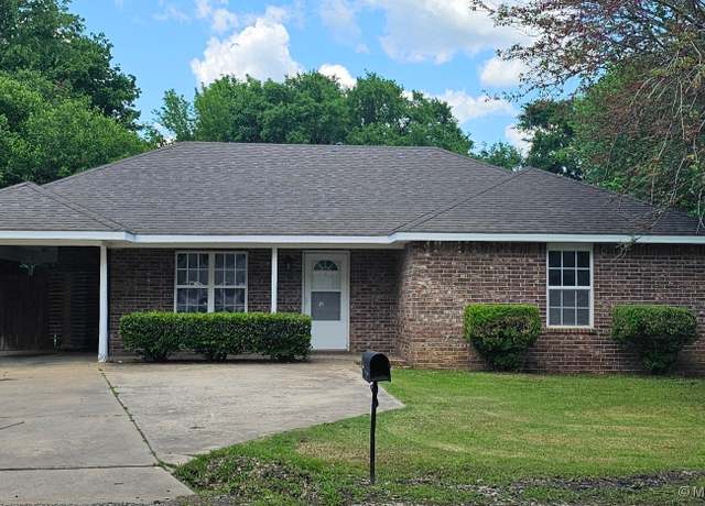Property at 103 E Iola, Sallisaw, OK 74955, 3 beds, 2 baths