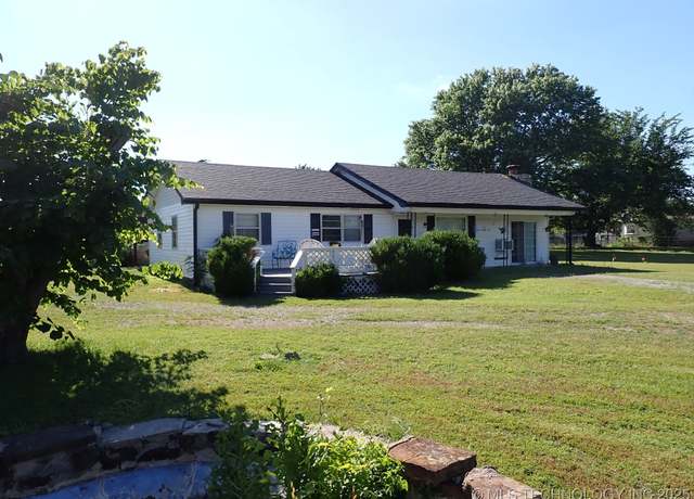 Property at 300 W Weldon Ave, Copan, OK 74022, 2 beds, 1.5 baths