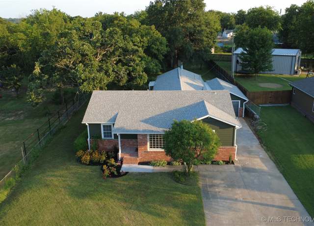 Property at 206 S Rawson Rd, Sand Springs, OK 74063, 3 beds, 2 baths