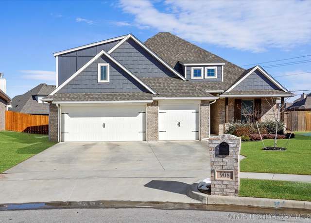 Property at 908 E Fulton Ct, Broken Arrow, OK 74012, 4 beds, 3 baths