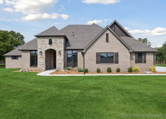 Property at 20932 S Addison Ave, Claremore, OK 74019, 4 beds, 2.5 baths