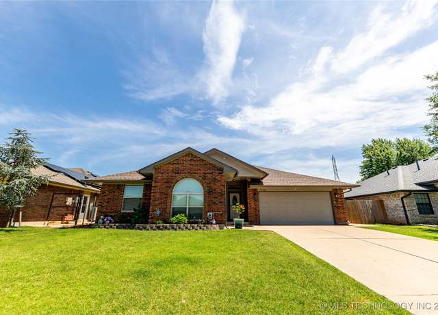 Property at 7224 NW 102nd, Oklahoma City, OK 73162, 3 beds, 2 baths