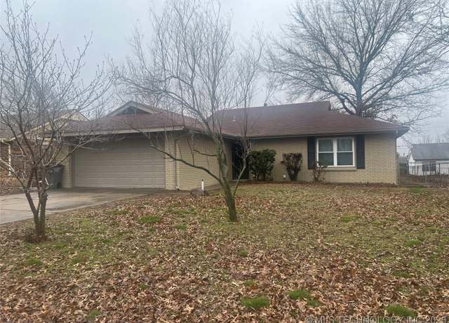 Property at 1503 Crestwood Dr, Wagoner, OK 74467, 4 beds, 2 baths