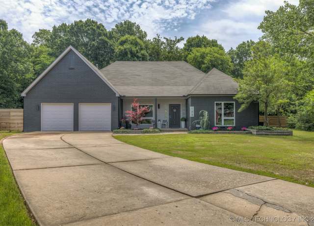 Property at 105 S Desert Palm Ave, Broken Arrow, OK 74012, 3 beds, 2.5 baths