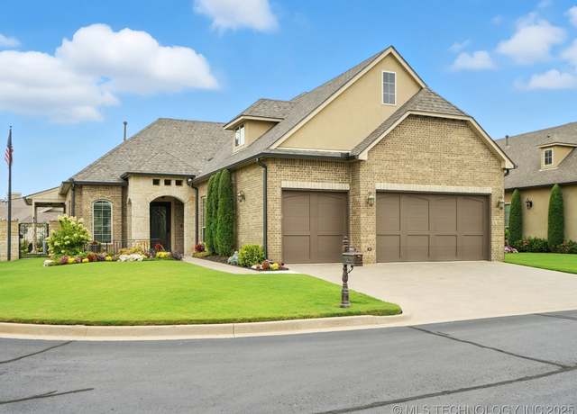 Property at 9607 E 102nd Pl S, Tulsa, OK 74133, 3 beds, 3.5 baths