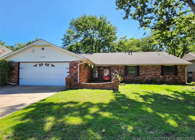 Property at 2230 Robin Ln, Muskogee, OK 74403, 4 beds, 2 baths