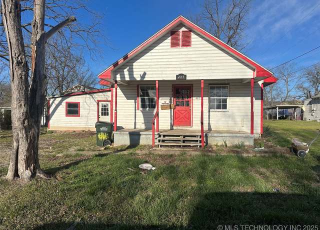 Property at 405 N 11th St, Henryetta, OK 74437, 3 beds, 1 bath