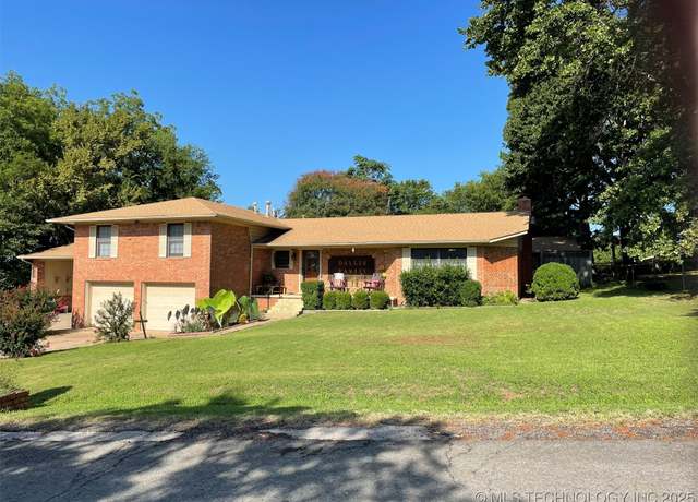 Property at 441 Crestwood Dr, Tahlequah, OK 74464, 4 beds, 2.5 baths