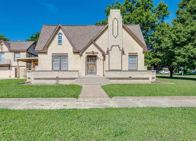 Property at 503 S Johnston St, Ada, OK 74820, 5 beds, 4 baths