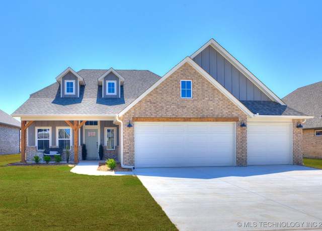 Property at 7113 E Princeton St, Broken Arrow, OK 74014, 3 beds, 2.5 baths