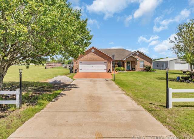 Property at 17 Quail Rdg, Ardmore, OK 73401, 3 beds, 2 baths