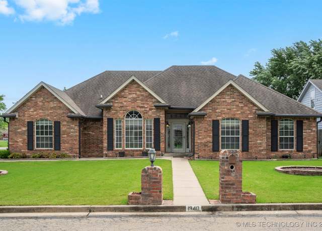 Property at 1940 Timberton Rd, Sapulpa, OK 74066, 3 beds, 2.5 baths
