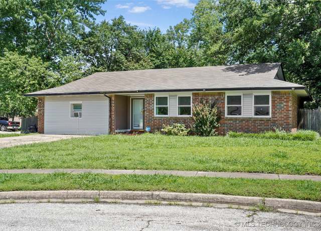 Property at 2030 W Richmond St, Broken Arrow, OK 74012, 3 beds, 2 baths
