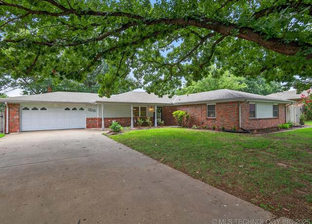 Property at 1816 Putnam Dr, Bartlesville, OK 74006, 4 beds, 2.5 baths