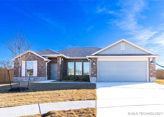 Property at 1327 E 149th St S, Glenpool, OK 74033, 4 beds, 2 baths