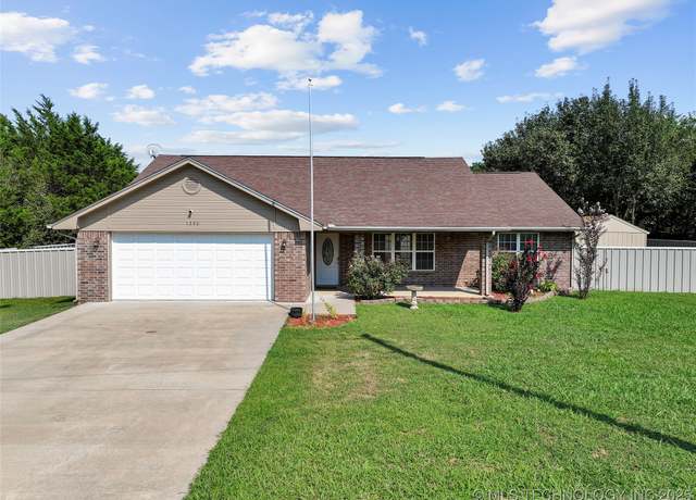 Property at 1320 Evergreen St, Lone Grove, OK 73443, 3 beds, 2 baths