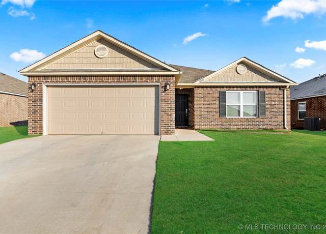 Property at 8409 E 162nd St S, Bixby, OK 74008, 3 beds, 2 baths