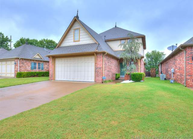 Property at 2427 W E St, Jenks, OK 74037, 3 beds, 2.5 baths