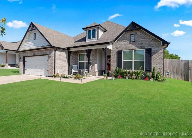 Property at 31287 E 64th St S, Broken Arrow, OK 74014, 3 beds, 2.5 baths