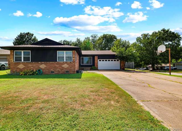 Property at 4901 Cornell Dr, Bartlesville, OK 74006, 4 beds, 2.5 baths