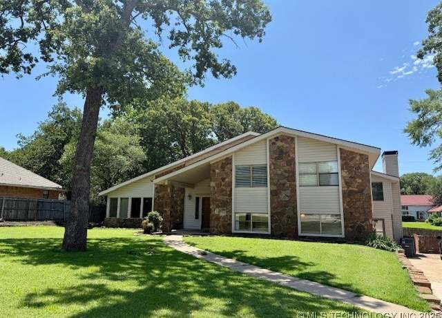 Property at 2208 Wimbledon Ct, Ardmore, OK 73401, 3 beds, 2.5 baths