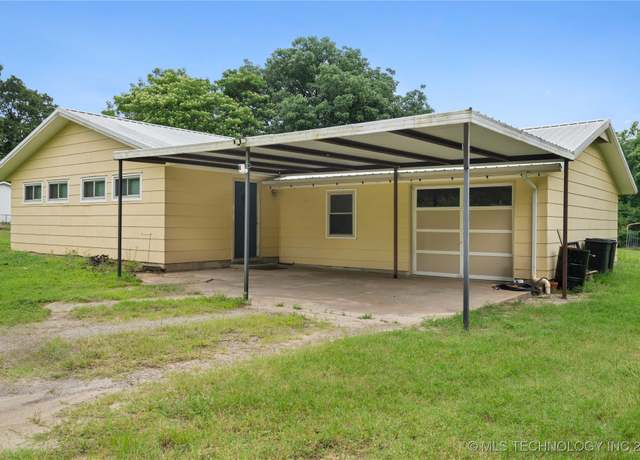 Property at 417530 E 1140 Rd, Checotah, OK 74426, 2 beds, 1.5 baths