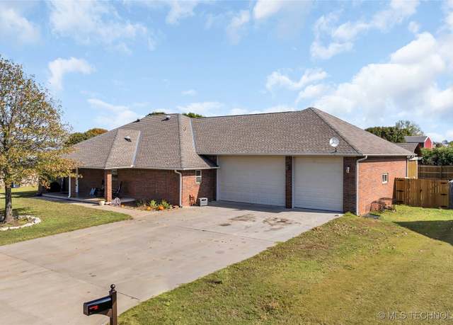 Property at 204 Cedar, Davis, OK 73030, 3 beds, 2 baths