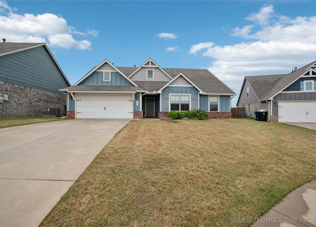 Property at 3611 N 32nd St, Broken Arrow, OK 74014, 3 beds, 2 baths