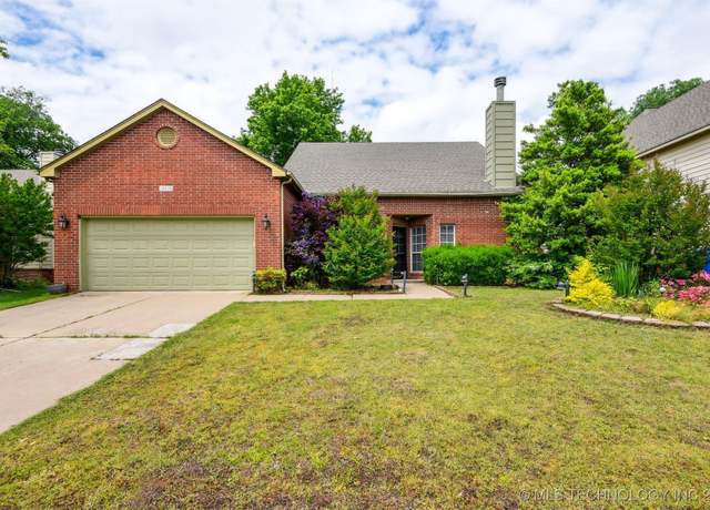 Property at 2038 W College St, Broken Arrow, OK 74012, 3 beds, 2 baths