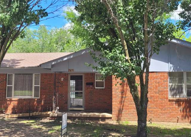 Property at 205 N Ash St, Bristow, OK 74010, 3 beds, 2 baths