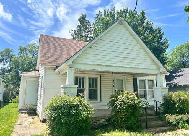 Property at 221 W 14th St, Ada, OK 74820, 2 beds, 1 bath