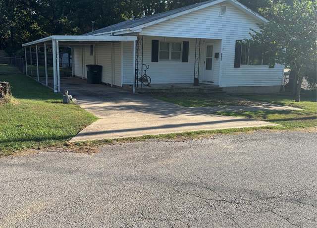 Property at 114 E Jackson St, Bristow, OK 74010, 2 beds, 1.5 baths
