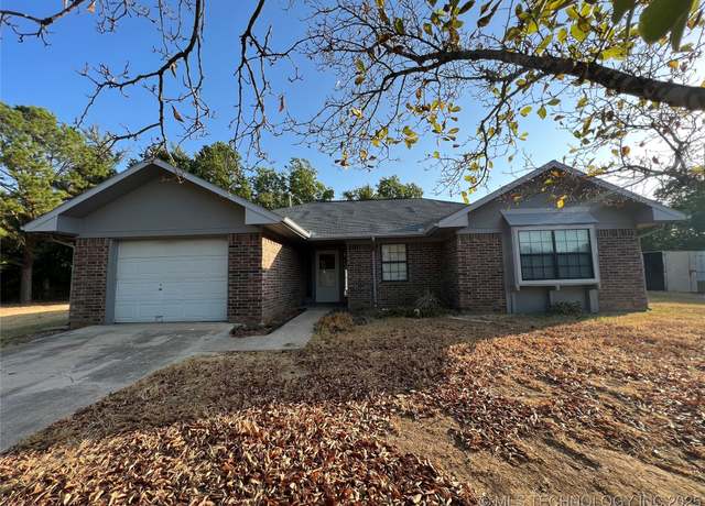 Property at 3502 Carter SE, Ardmore, OK 73401, 3 beds, 2 baths