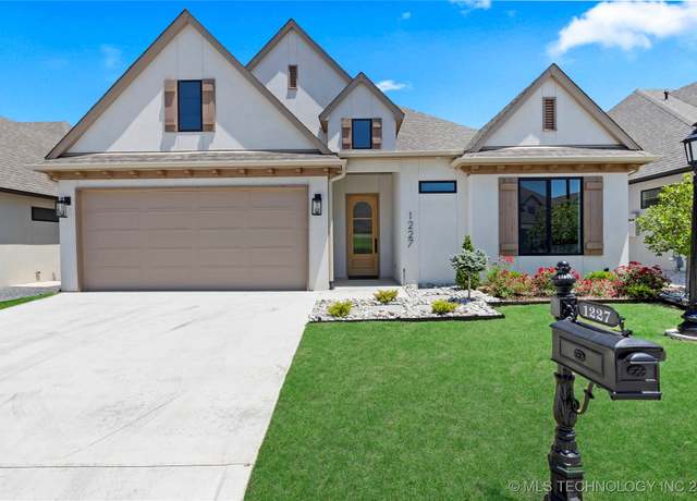 Property at 1227 N 71st Pl, Broken Arrow, OK 74014, 3 beds, 3 baths
