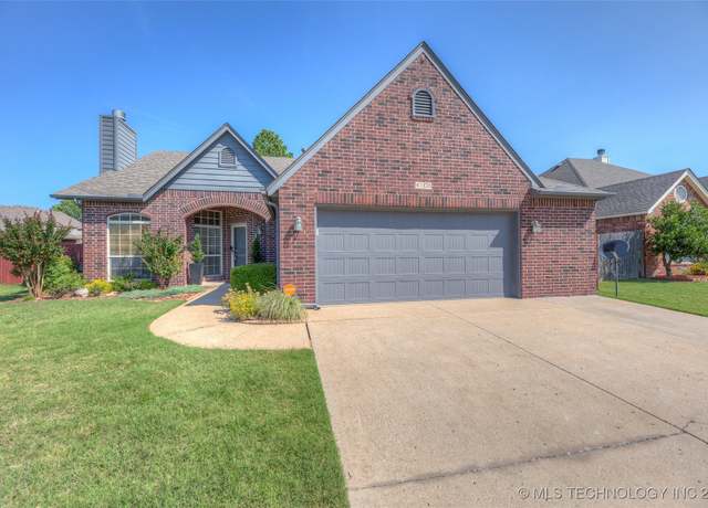 Property at 4108 W Fulton St, Broken Arrow, OK 74012, 4 beds, 2 baths