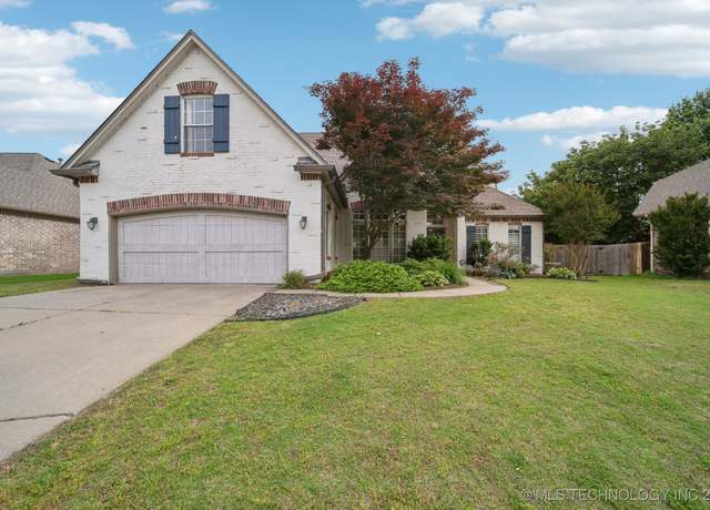 Property at 7204 E 92nd St, Tulsa, OK 74133, 4 beds, 2.5 baths