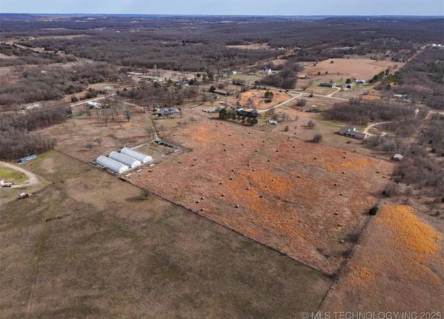 Property at 24833 S 200 Rd, Henryetta, OK 74437, 5 beds, 3 baths