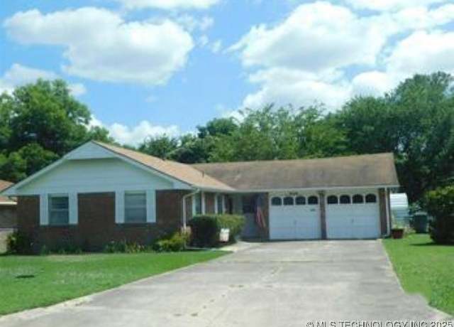 Property at 800 Cottonwood, Ardmore, OK 73401, 3 beds, 2 baths