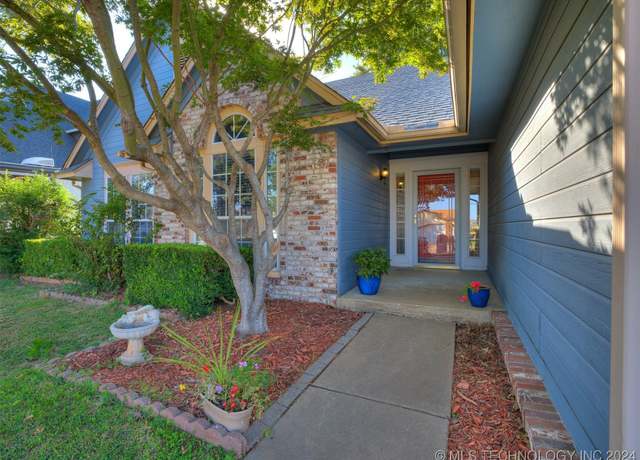 Property at 5116 S Spruce Dr, Sand Springs, OK 74063, 3 beds, 2 baths