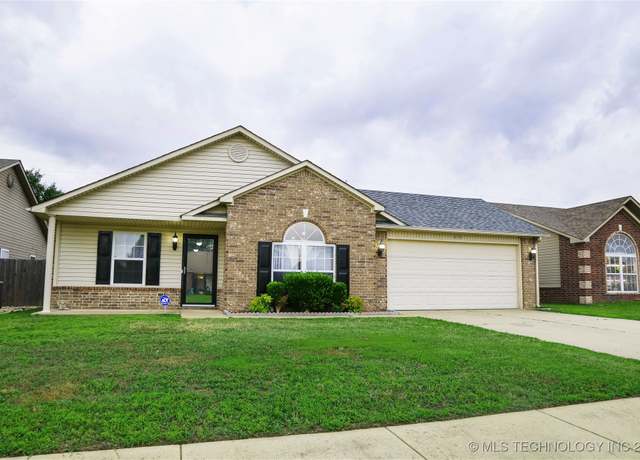 Property at 614 S Seminole St, Skiatook, OK 74070, 3 beds, 2 baths