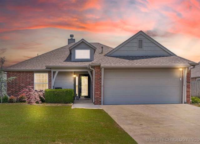 Property at 1020 E 146th St S, Glenpool, OK 74033, 3 beds, 2 baths