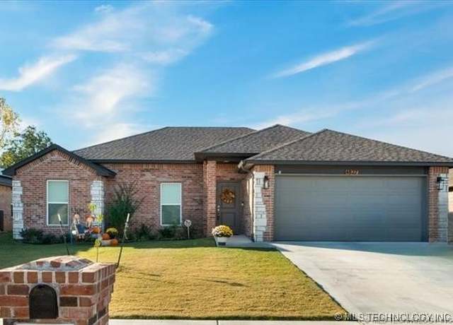 Property at 4827 E Galveston Pl, Broken Arrow, OK 74014, 3 beds, 2 baths