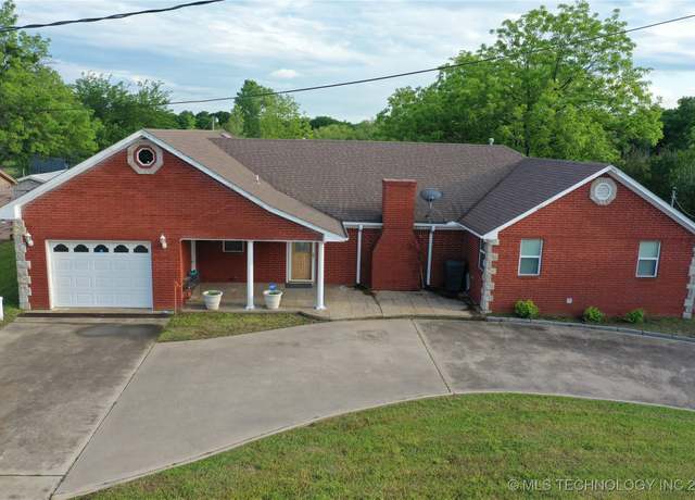 Property at 924 9th Ave SE, Ardmore, OK 73401, 3 beds, 2 baths