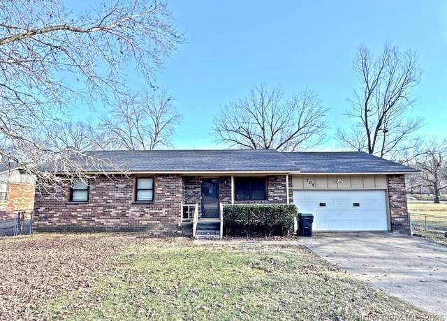 Property at 705 May Ave, Tahlequah, OK 74464, 3 beds, 2 baths