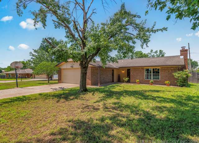 Property at 2169 Jefferson Rd, Bartlesville, OK 74006, 4 beds, 2 baths
