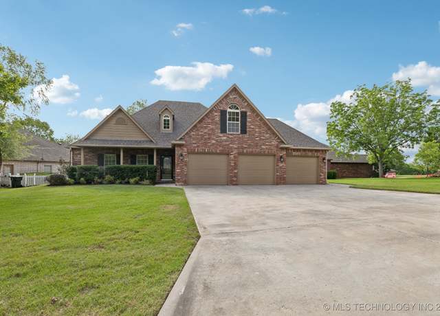 Property at 3200 Heritage Dr, Claremore, OK 74019, 3 beds, 2 baths