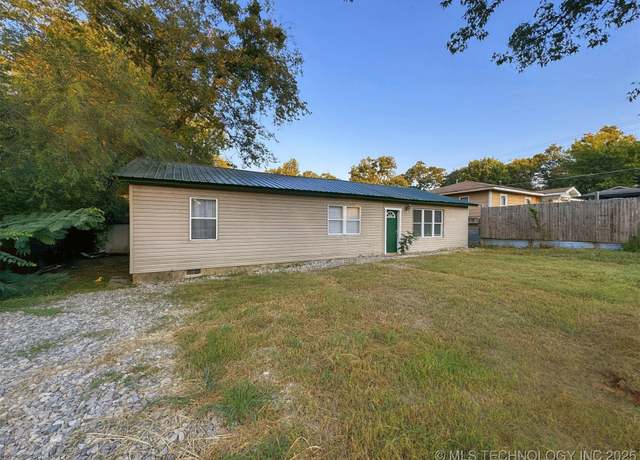 Property at 111 N Logan Dr, Tahlequah, OK 74464, 2 beds, 2 baths