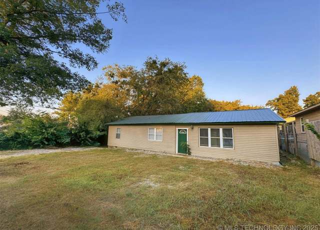 Property at 111 N Logan Dr, Tahlequah, OK 74464, 2 beds, 2 baths