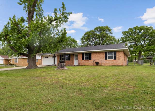 Property at 508 Price, Ada, OK 74820, 3 beds, 2 baths